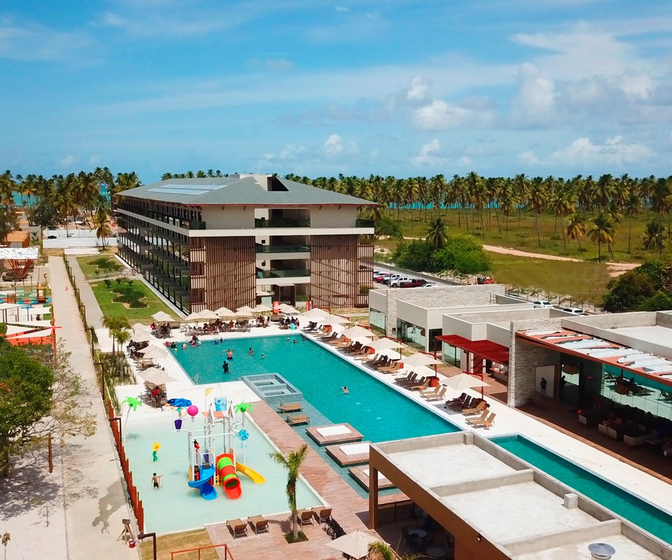 Piscina do resort
